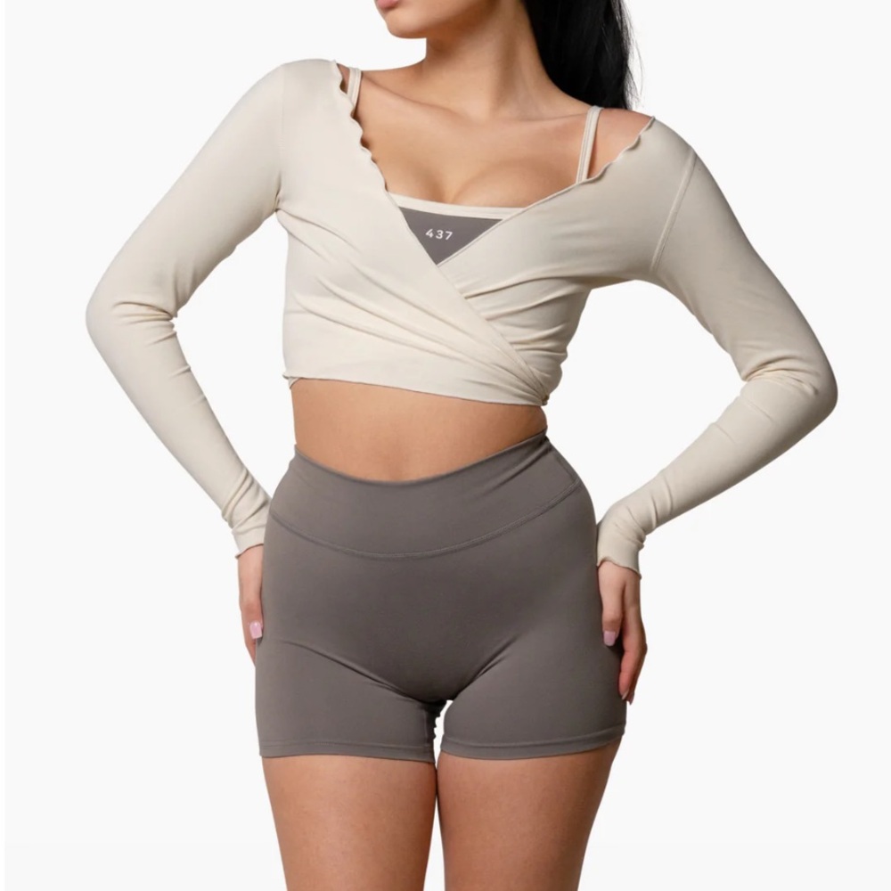 437 the wrap top cream